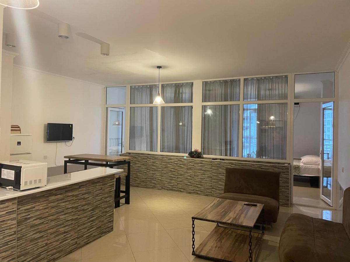 Cozy Apartment In The Center Of Batumi Esterno foto