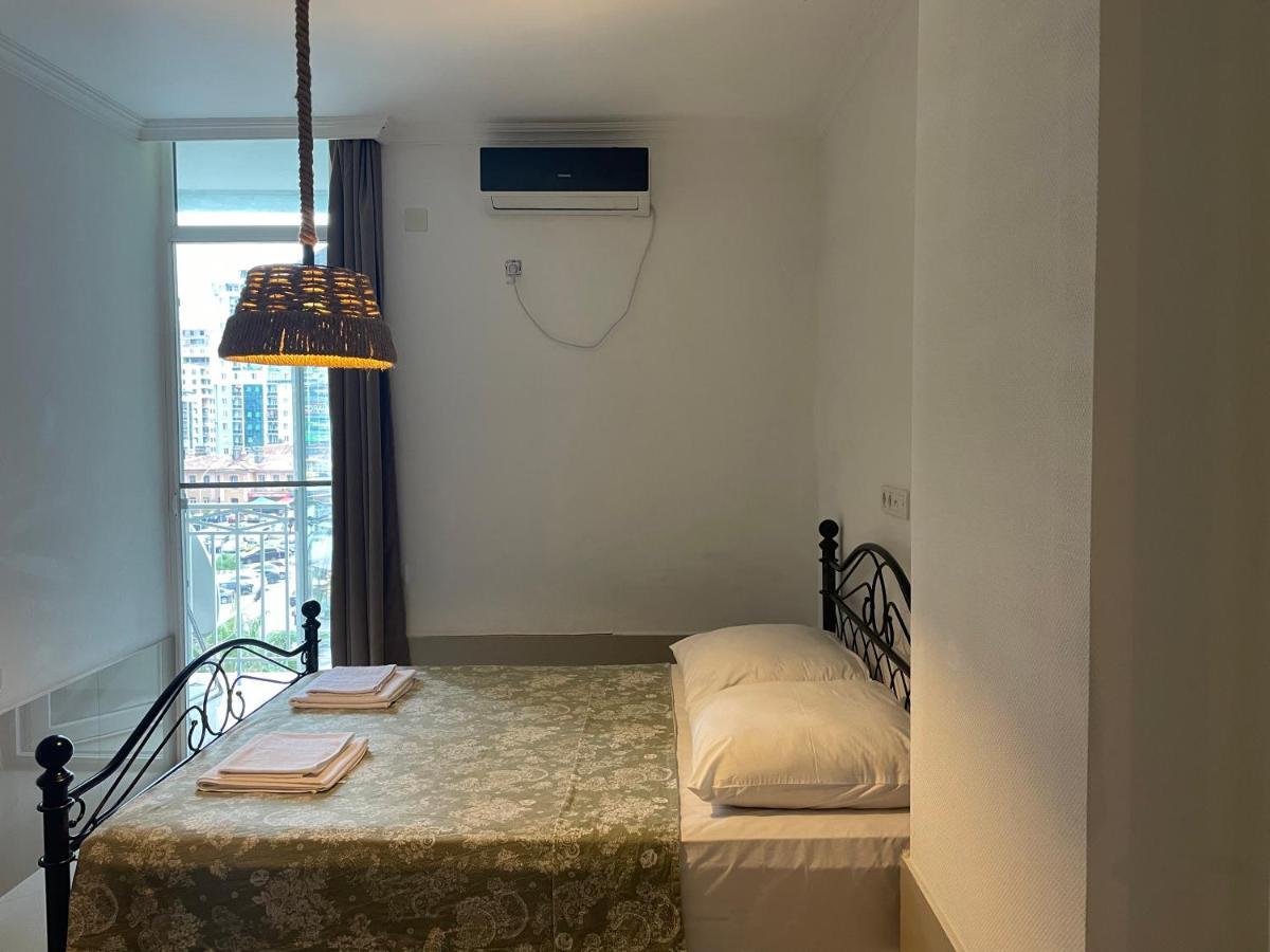 Cozy Apartment In The Center Of Batumi Esterno foto
